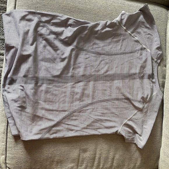 Lululemon black and white swiftly tech size 12 shirt - Picture 4 of 6